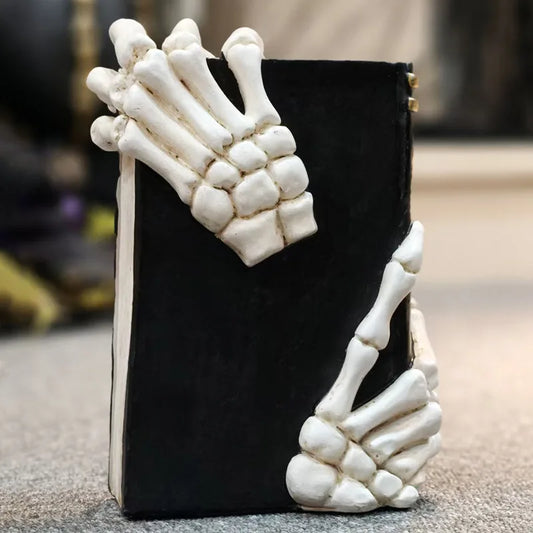 Book of the Damned – Devil’s Eye Necronomicon Halloween Prop & Decor